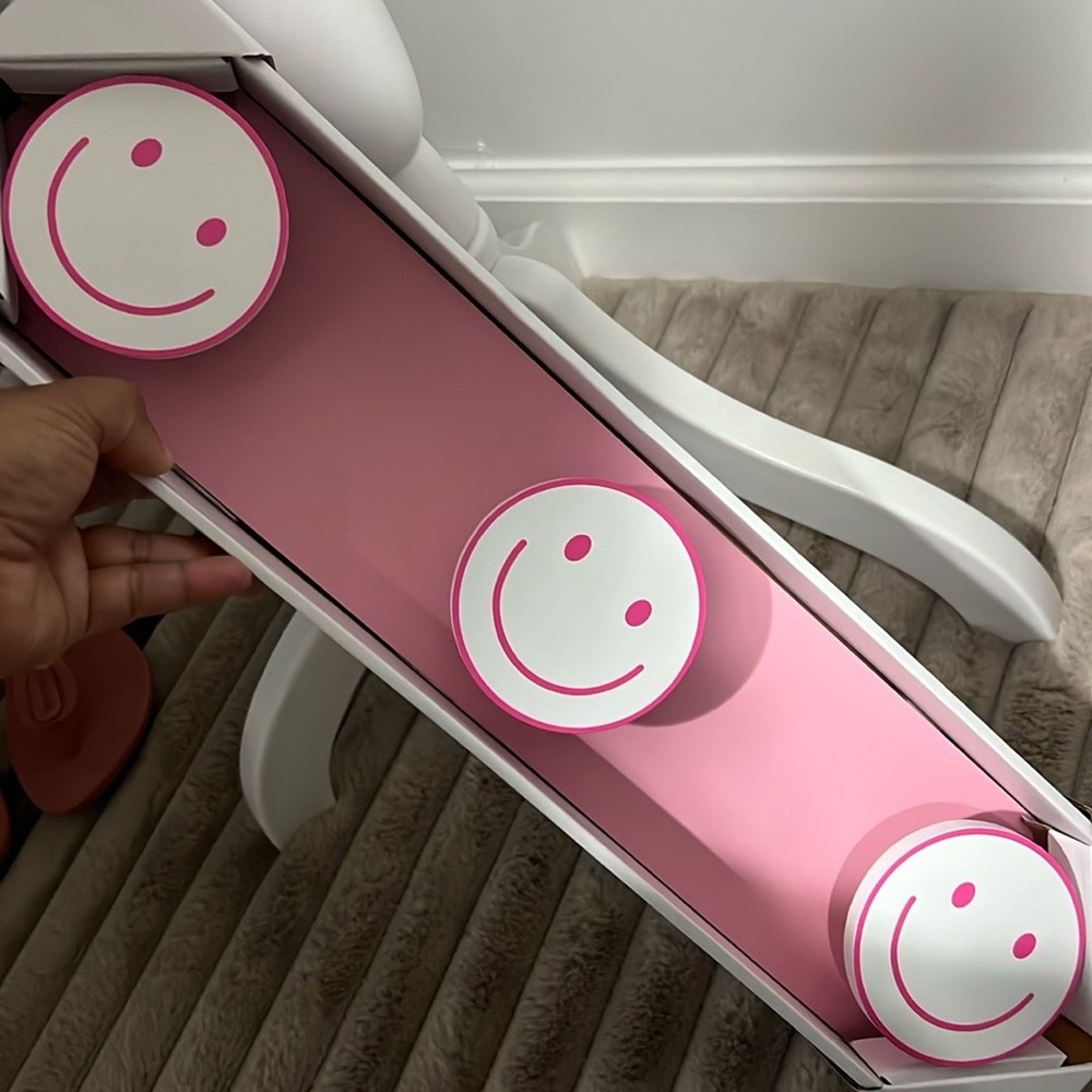 Smiley Rack Wood NWT pink white